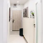 Letna, Ac & Garage 89m2 And 44m2 아파트 *