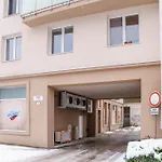 Letna, Ac & Garage 89m2 And 44m2 아파트