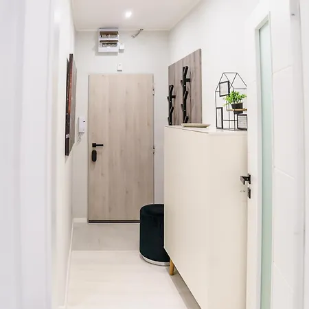 Letna, Ac & Garage 89m2 And 44m2 Lägenhet *